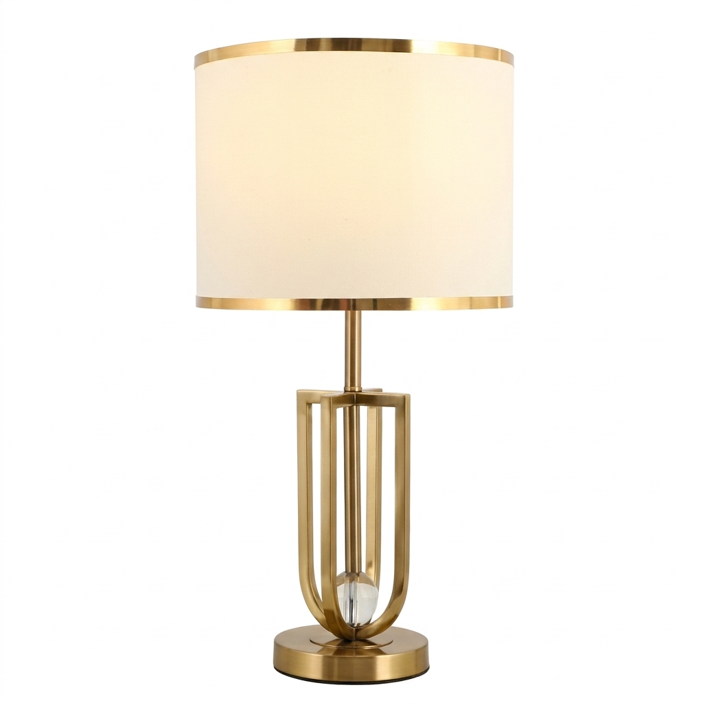 Lampe de chevet en métal doré avec sphère en verre et abat-jour en tissu blanc, sur fond blanc