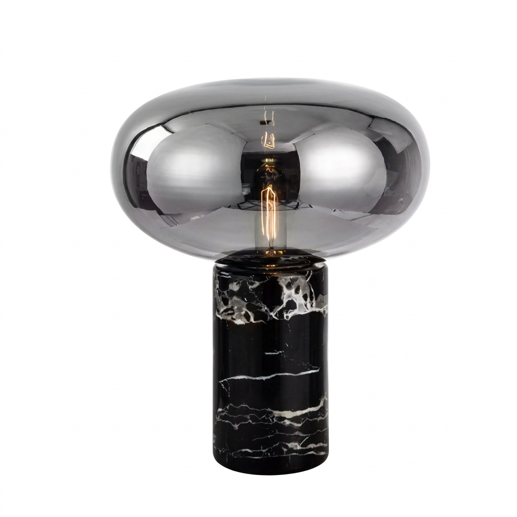 Lampe de table et de chevet en marbre noir veiné de blanc avec grand globe en verre fumé, sur fond blanc